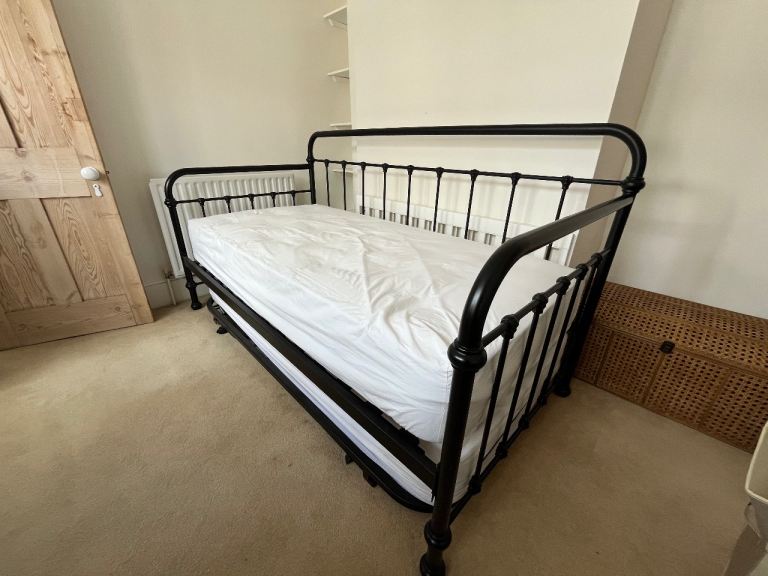 Single Black Metal Day Bed Frame with Trundle