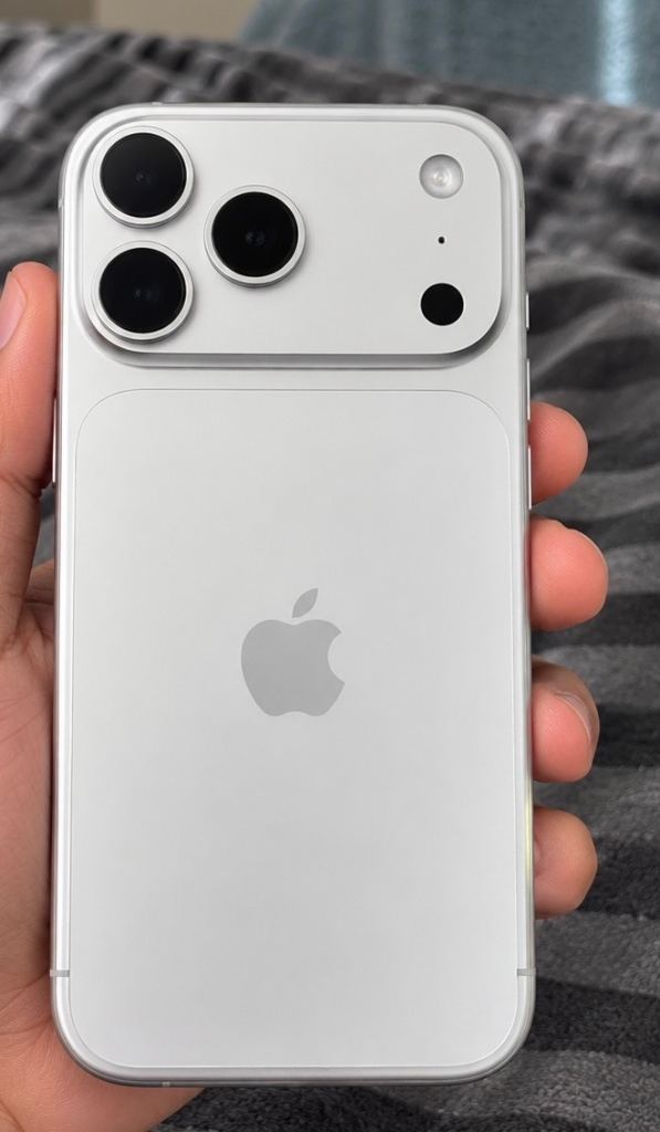 iPhone 17 Pro 1TB Silver – Unlocked – 97% Battery – Excellent Condition