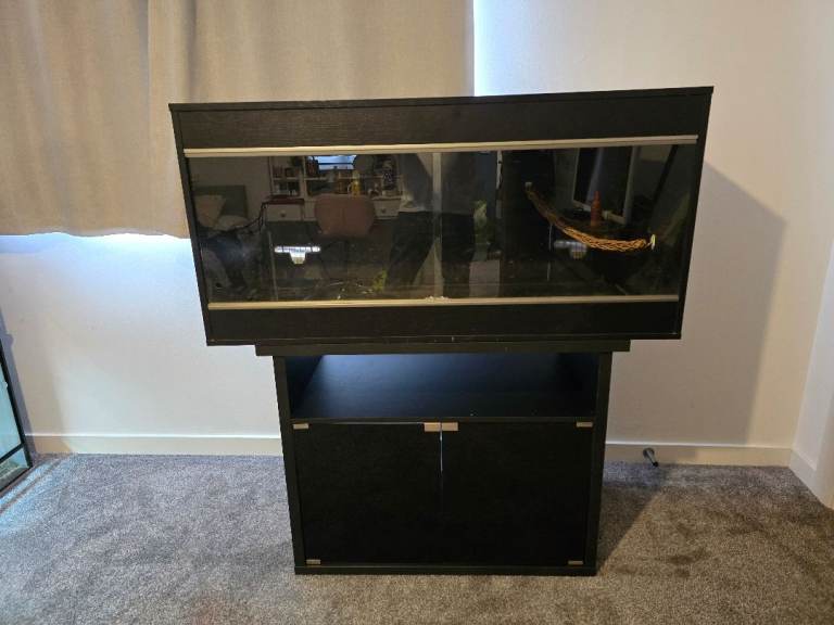 Vivarium and exoterra stand