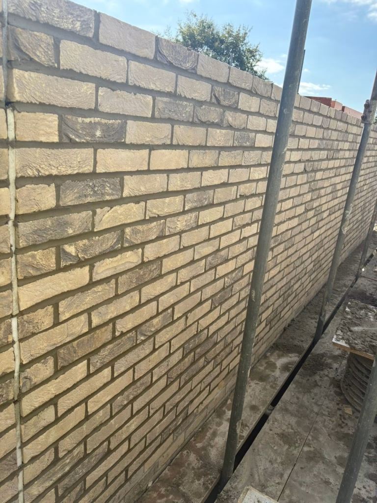 Hi if you are looking for a professional builder and very good price just contact me 