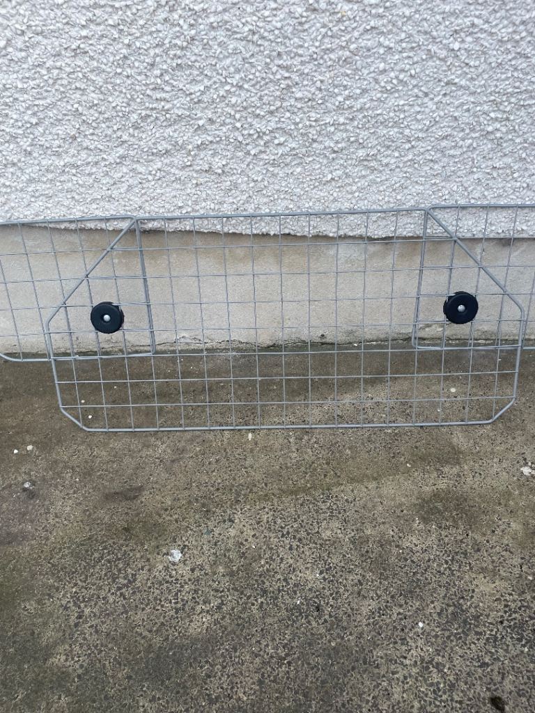 Halfords car dog guard 