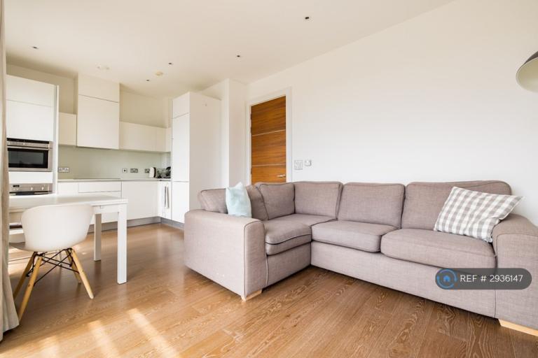 2 bedroom flat in Tizzard Grove, London, SE3 (2 bed) (#2936147)