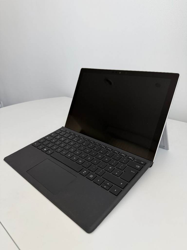 Microsoft Surface Pro 7 Bundle + Bundle - 12.3 inch, i7, 16GB RAM, 256GB SSD - Excellent Condition