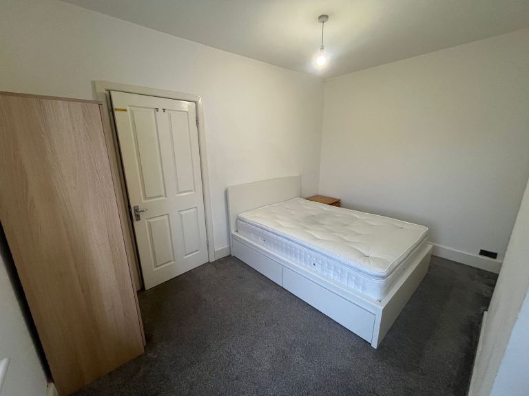 New Fully Furnished Large Double Room 
