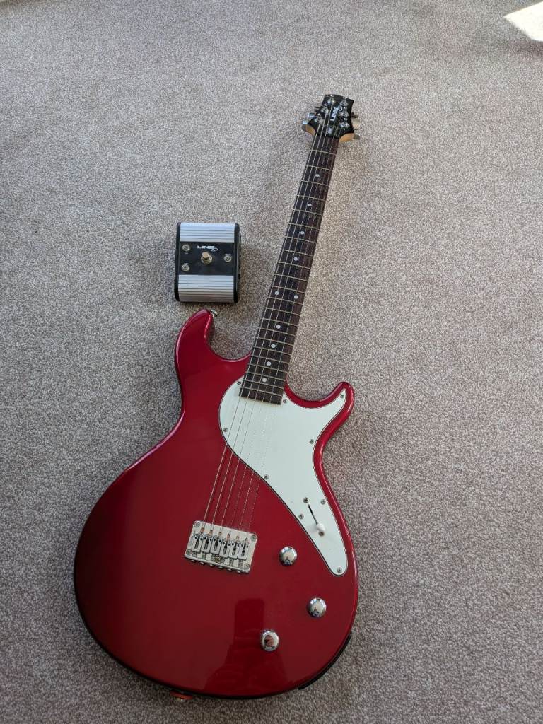 Line 6 Variax electric guitar + Variax pedal + soft case