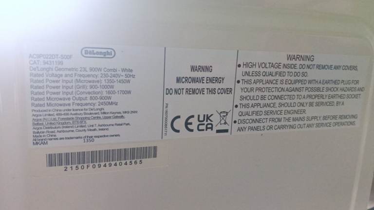 DeLonghi 900w 23L Combi White