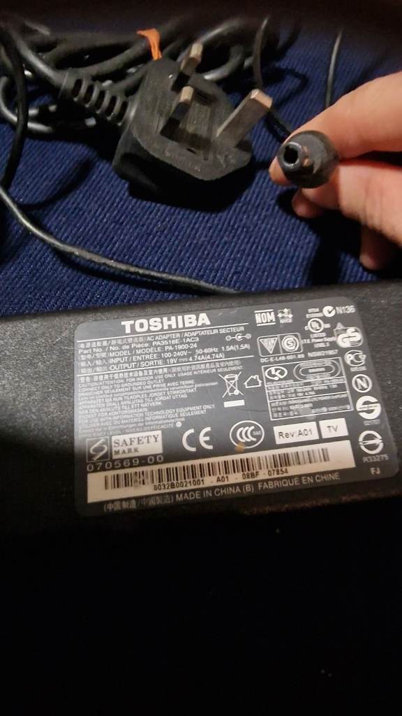 Toshiba laptop charger  19v 4.74a