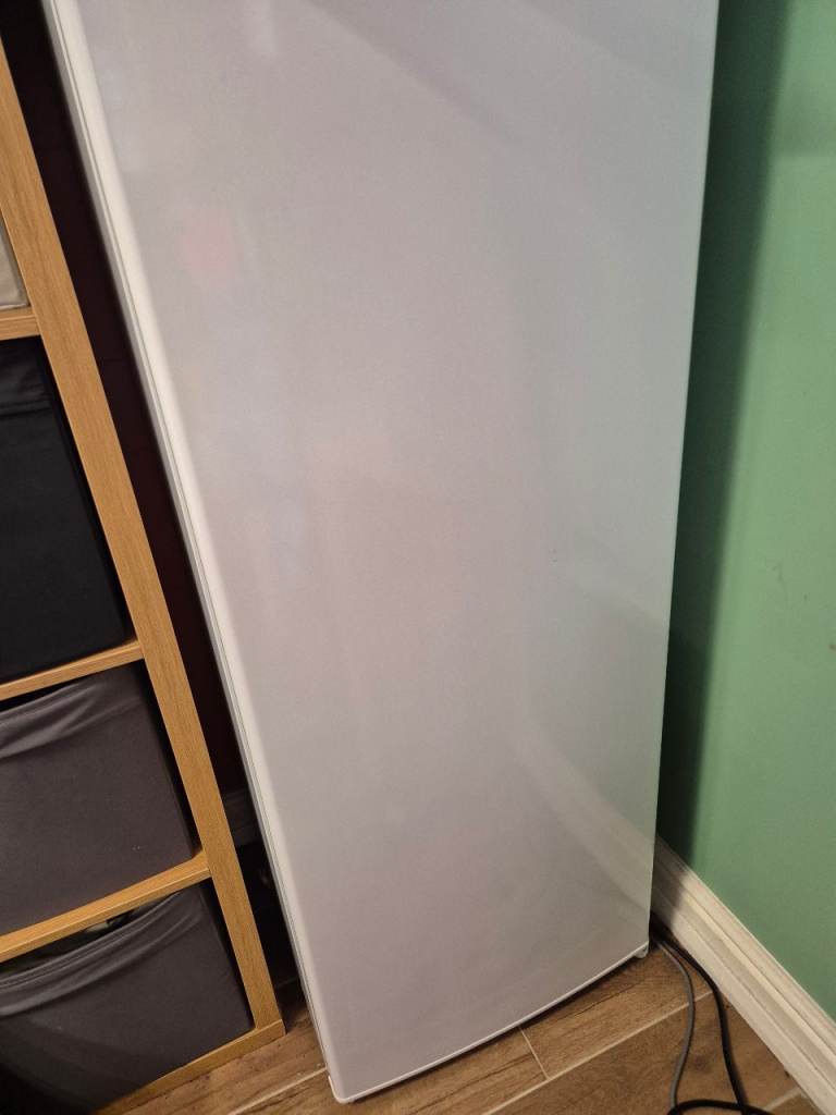 Logik freestanding  fridge