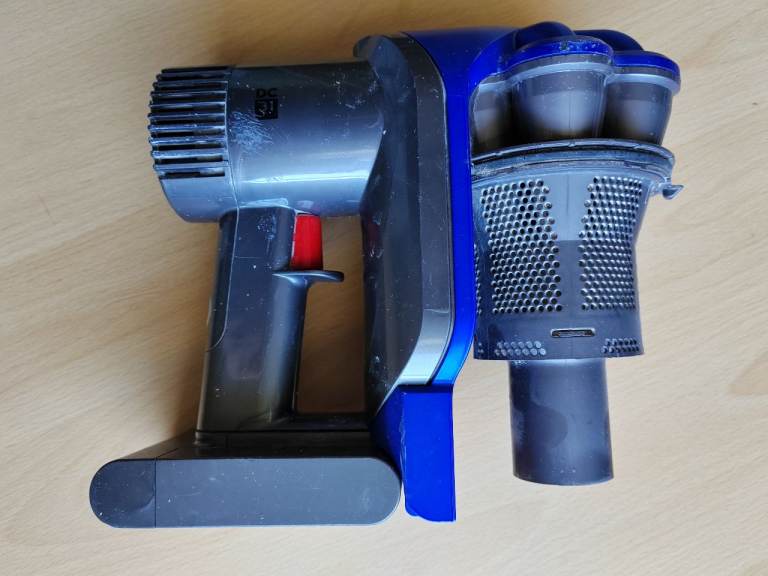 Dyson DC31 Handheld Vacuum Cleaner+Charger+3 Tools–Motor Works–Battery Issue