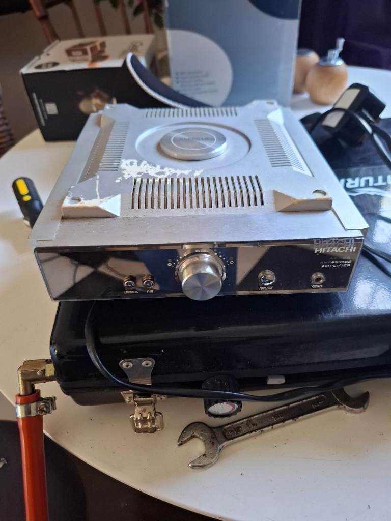 Hitachi AX M68 Amplifier with Built-in Phono Stage – Good Condition