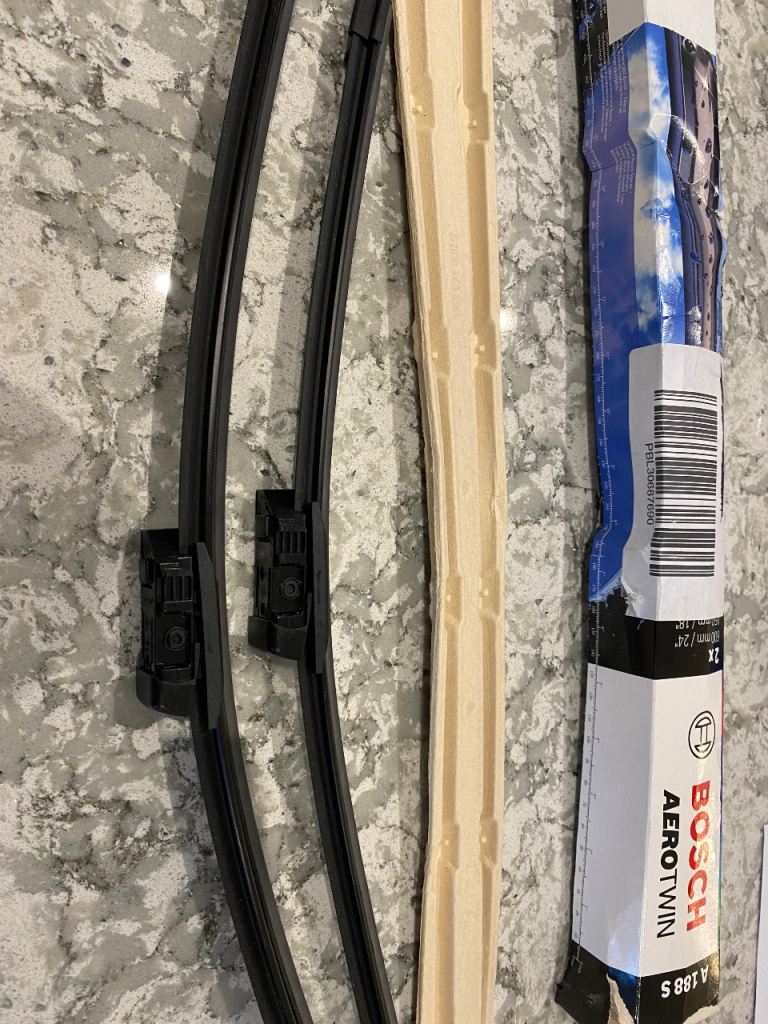 Bosch Aerotwin A188S windscreen wiper set