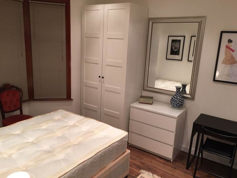 DOUBLE ROOM WITH ESUITE, SHORT TERM ONLY, 4 MIN WALK TOTTENHAM HALE TUBE