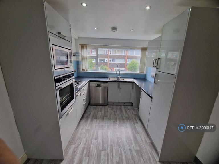 4 bedroom house in Baslow Drive, Cheadle, SK8 (4 bed) (#3039147)
