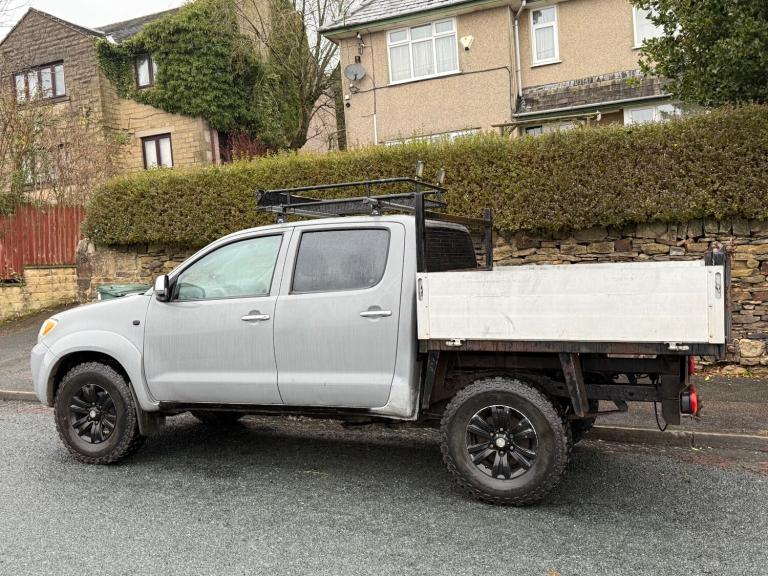 2007 Toyota Hilux INVINCIBLE 3.0D4-D DOUBLE CAB TIPPER MANUAL 4X4 GREY PICK UP Diesel Manual