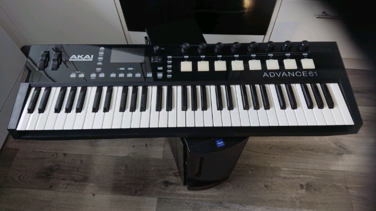 Akai Advanced 61 key midi controller daw keyboard music production 