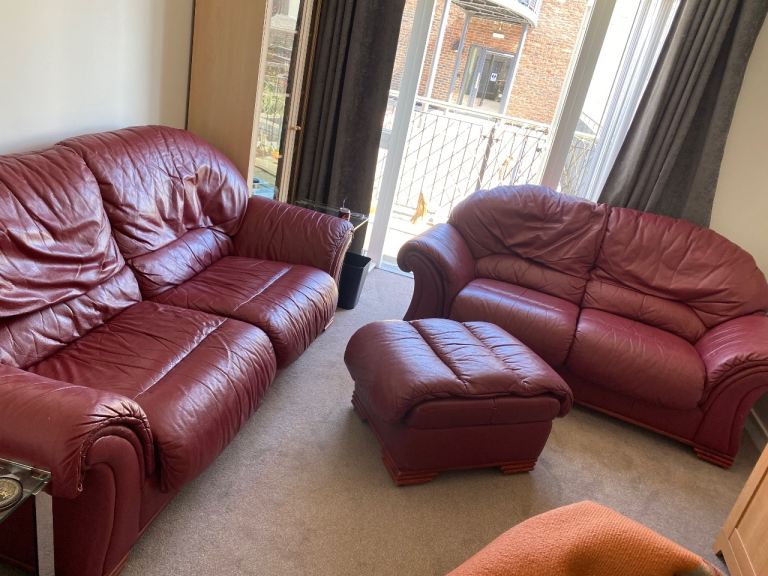 Real Leather sofas 3 pc good condition can deliver 