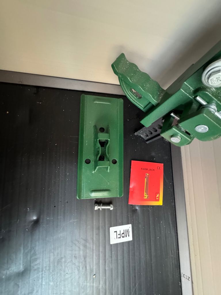 Farm jack high lifter for off road vehicles 