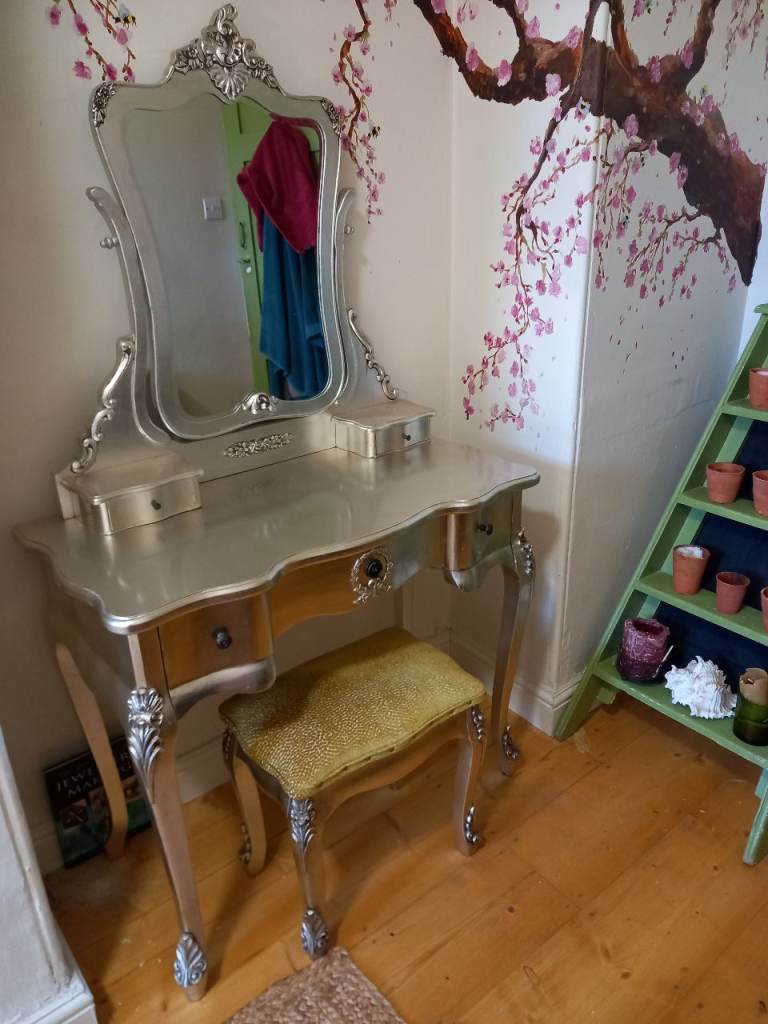 Dressing table, stool,mirror 