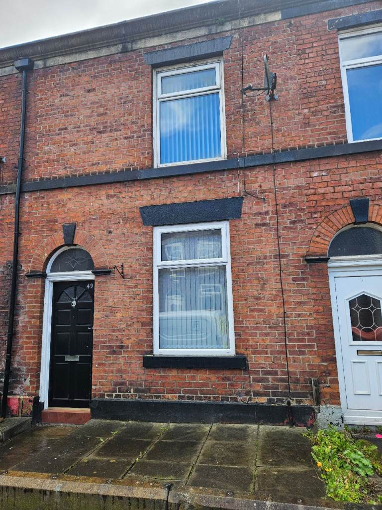 2 bed house Bury BL8