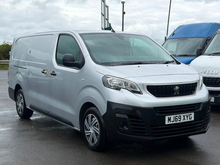 PEUGEOT EXPERT LONG WHEELBASE WITH AIRCON TWIN SIDE DOORS IN SILVER. 8,450+VAT