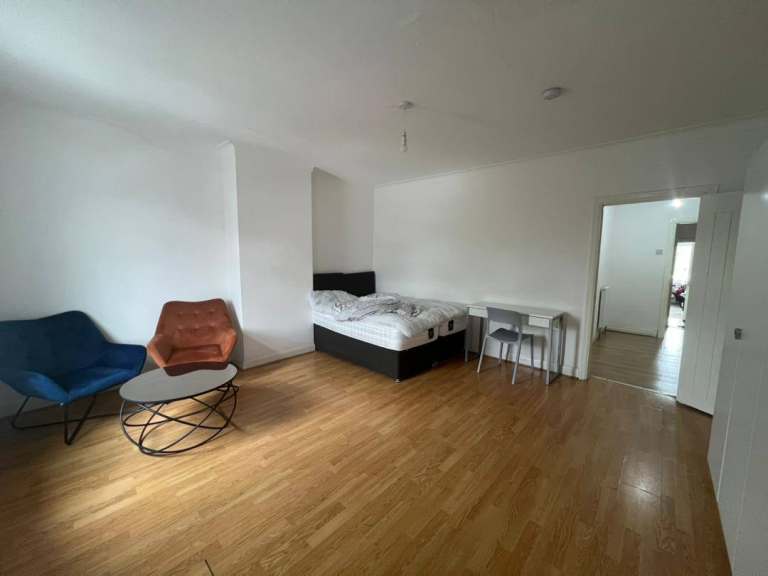 One Room Available for Rent – Ideal for Female Students and Professionals