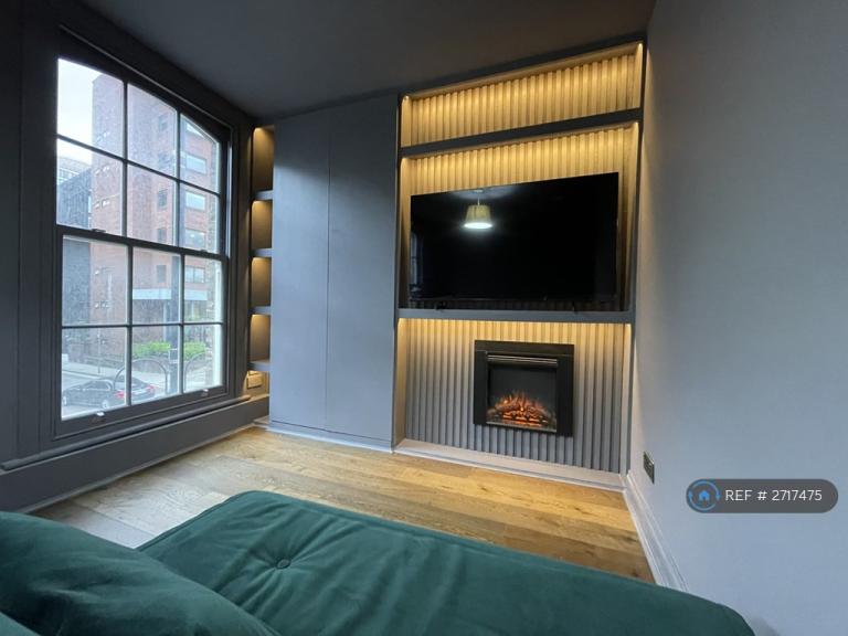 1 bedroom flat in Southwark Bridge Road, London, SE1 (1 bed) (#2717475)