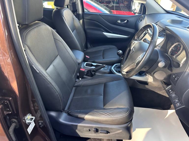 2018 Nissan Navara Double Cab Pick Up Tekna 2.3dCi 190 4WD PICK UP Diesel Manual