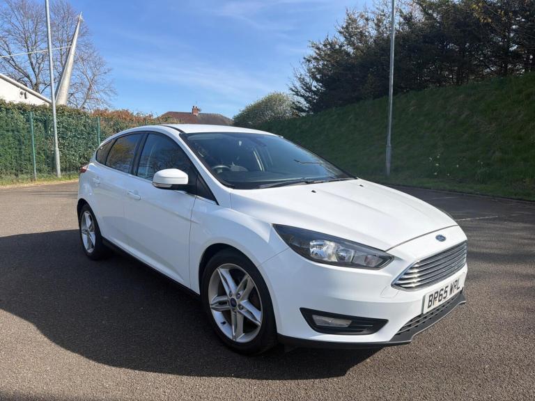 2016 Ford Focus 1.0T EcoBoost Zetec Euro 6 (s/s) 5dr HATCHBACK Petrol Manual