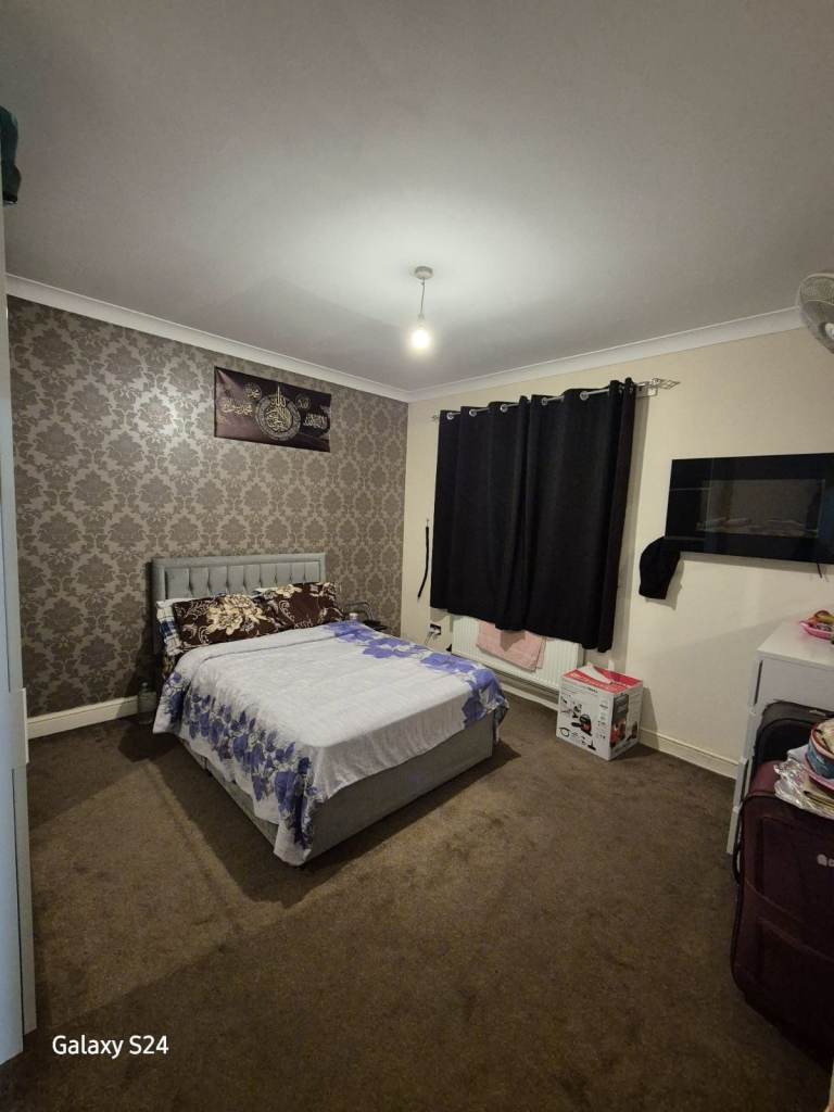 G8 Properties are please to offer 1 Double room available to rent in Barking.