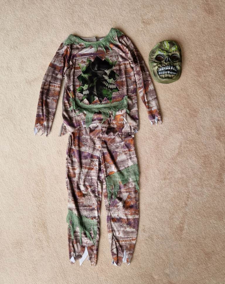 ZOMBIE HALLOWEEN OUTFIT - AGE 9 - 10 £5