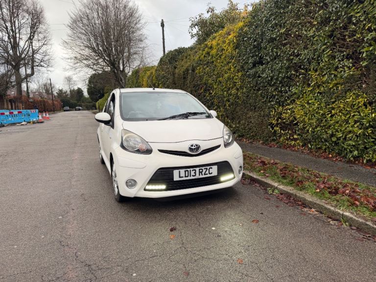 TOYOTA AYGO AUTOMATIC FSH NEW 12M MOT SUPER LOW MILES ONLY 28K MILES 