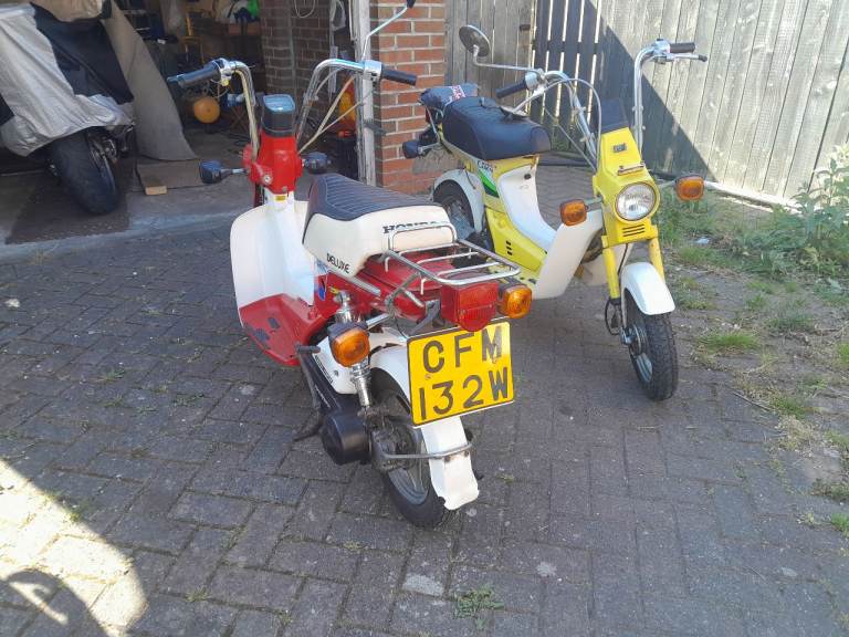 Honda Cub 50,  2 x Honda Caren