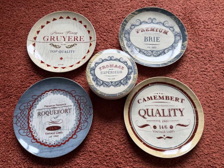 Camembert Baker and 4 Cheese Plates Set