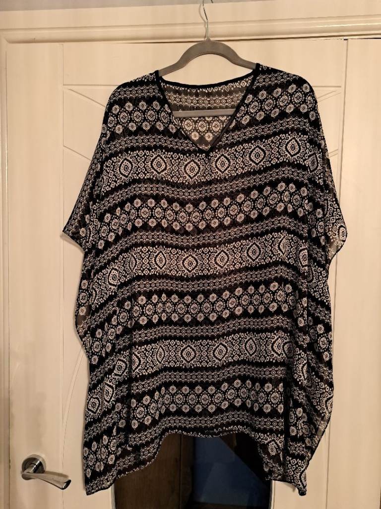 Women's Black & White sheer pattern Kaftan-style top Tunic