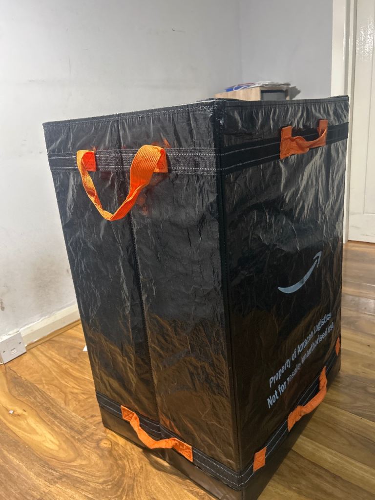 Parcel delivery bags / storage bags / house moving boxes