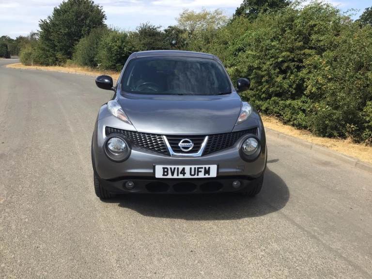 STUNNING NISSAN JUKE Hatchback, 2014, Manual, 1598 (cc), 5 doors very low miles excellent throughout