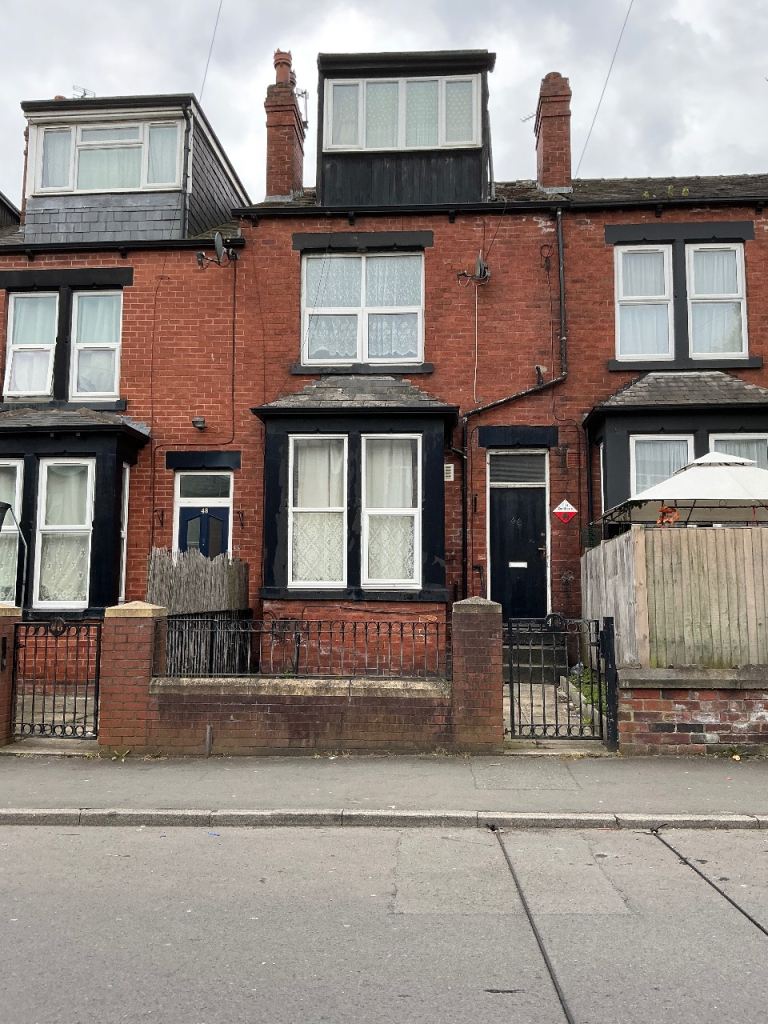 Room available to rent 