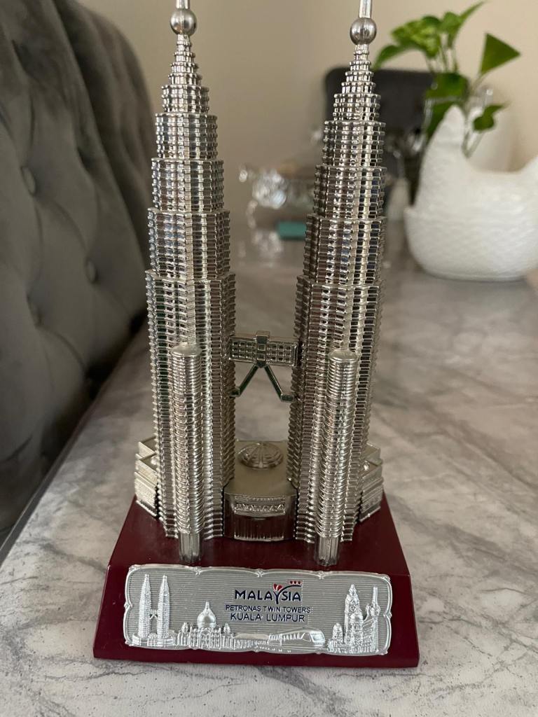 Petronas Twin Towers Kuala Lumpur Souvenir Figurine