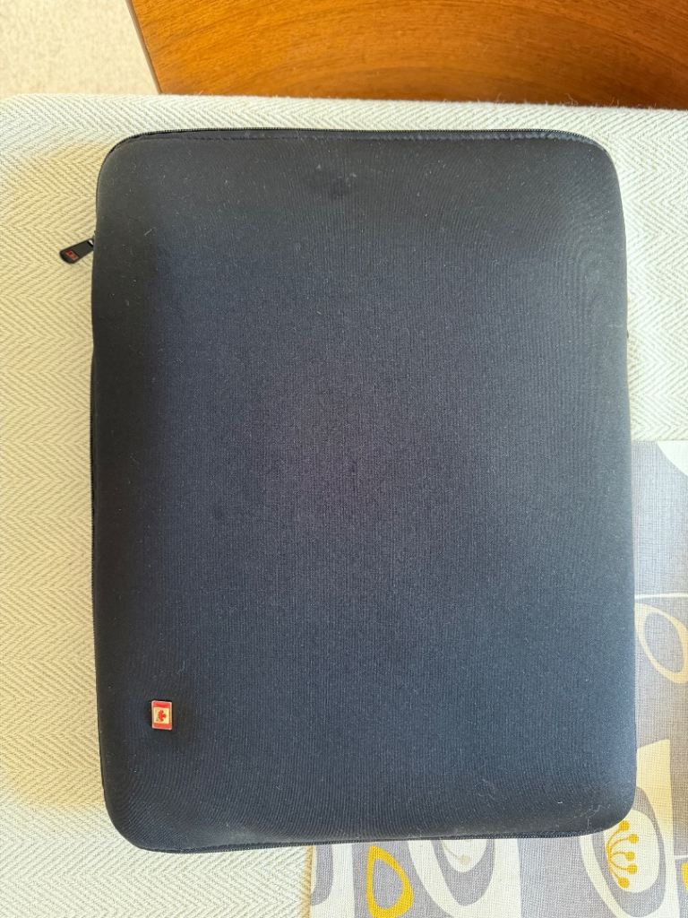 Laptop protective case 30cmx40cm sigma brand with maple leaf badge 