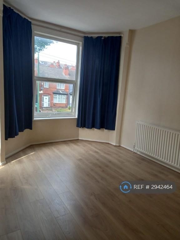 2 bedroom flat in Gregory Boulevard, Nottingham, NG7 (2 bed) (#2942464)