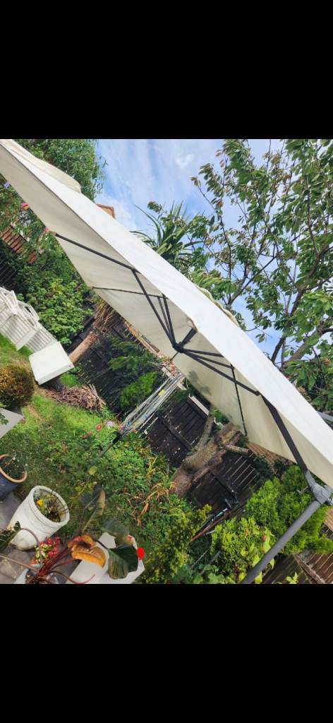 Big  garden  umbrella 