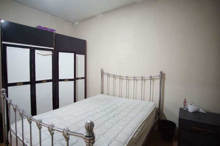 Impressive 5-bedroom semi-detached house available to rent in Harrow, HA1