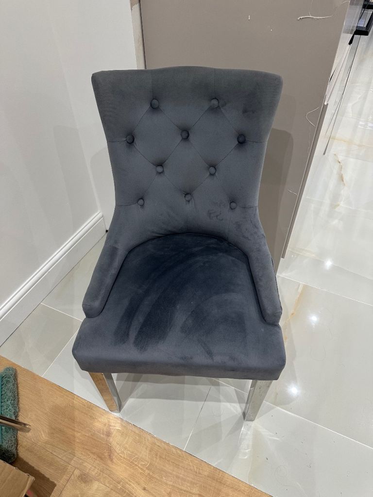 6x Grey Velvet Button-Tufted Dining Chairs – Chrome Legs