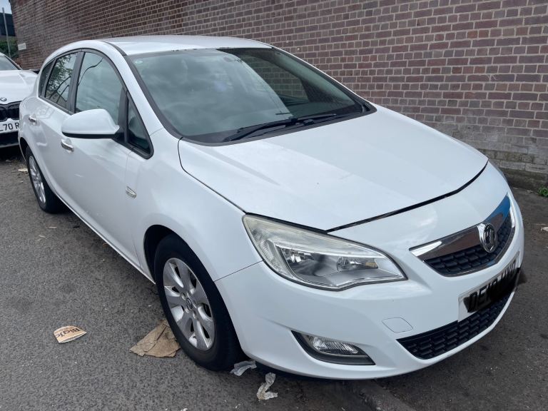 10-14 Vauxhall Astra 1.6 Petrol 5speed white zGAZ BREAKING parts