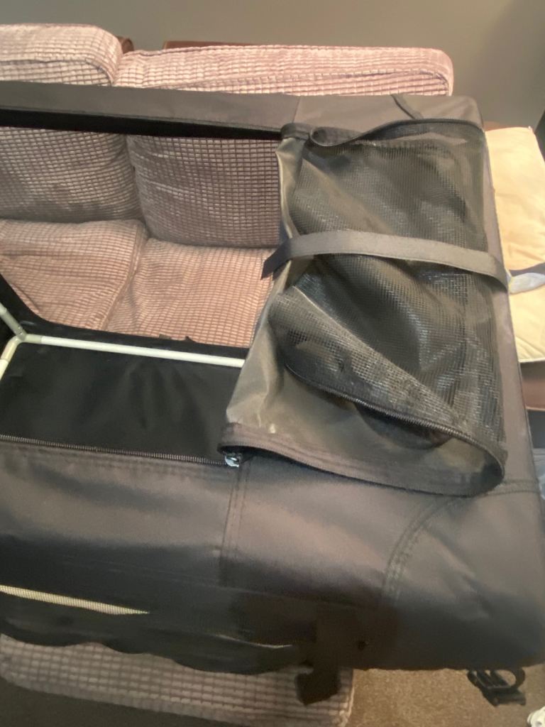 Travel pet crate 890 x 630 approximately 