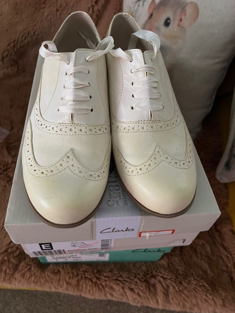 Clarks Hamble Oak Brogues - Pale Yellow Leather, Size 6