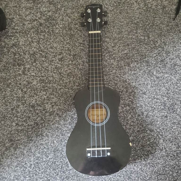 URGENT SALE“Martin Smith ukulele and case