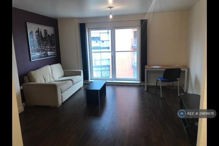 1 bedroom flat in Wells Crescent, Chelmsford, CM1 (1 bed) (#2989978)