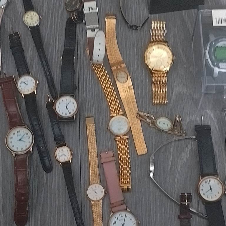 Job Lot of Various Vintage  watchs  suit boot seller 
