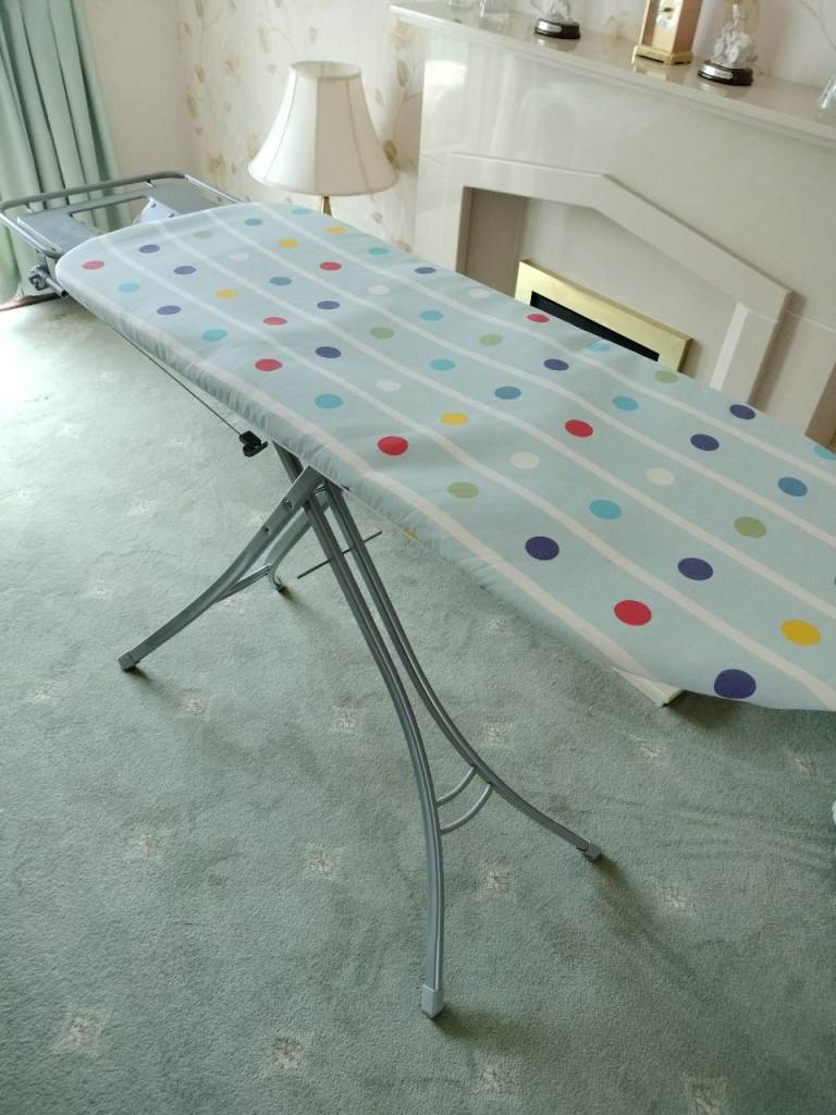 Ironing board 